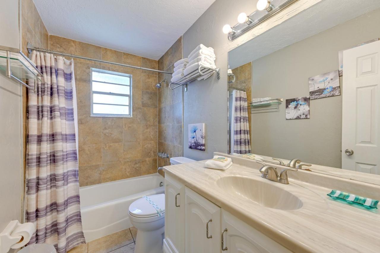 Dog-Friendly Home With Yard About 6 Miles To The Beach! Sarasota Buitenkant foto