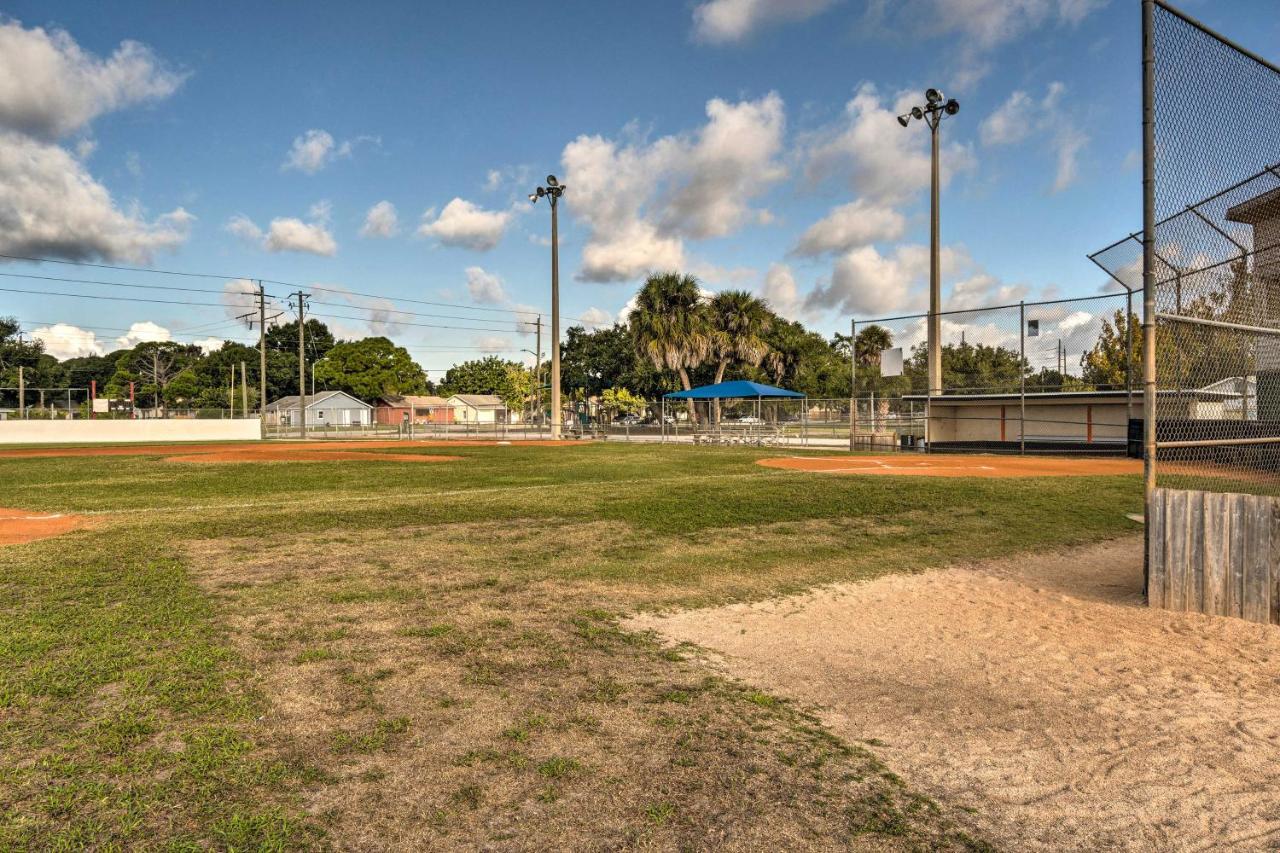Dog-Friendly Home With Yard About 6 Miles To The Beach! Sarasota Buitenkant foto